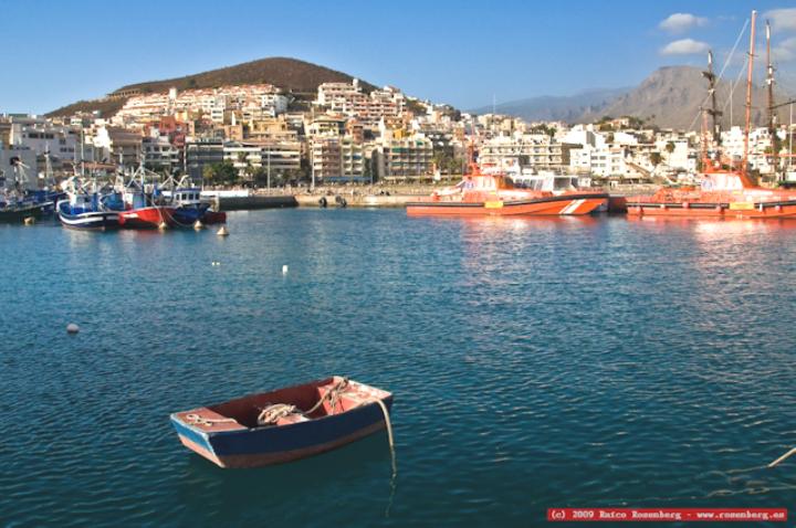 the beautiful las vistas beach in los cristianos, Tenerife. Right next door to the fountain b ar, irish pub